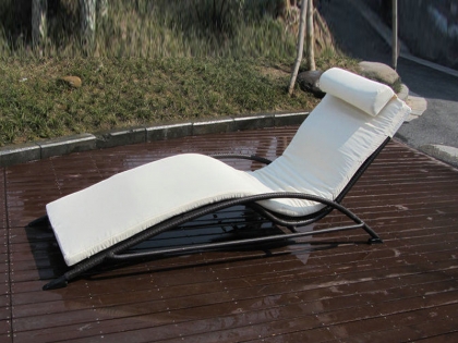 3041 PE rattan lounger
