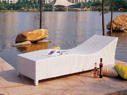 3089 PE rattan lounger