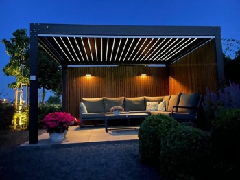 4059 Electrically controlled awning with louvered roof and Windproof curtain