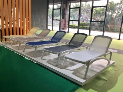 3105 plastic lounger
