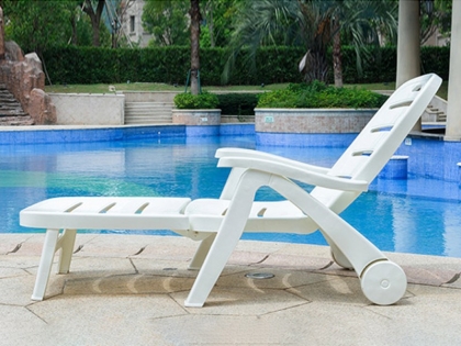 3010 plastic lounger