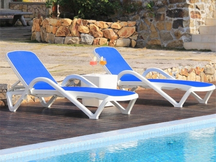 3107 plastic lounger