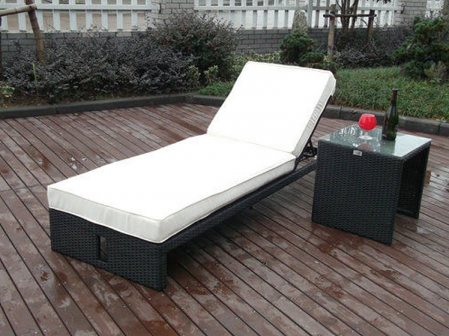 3051 PE rattan lounger