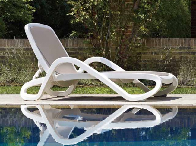 3012 plastic lounger