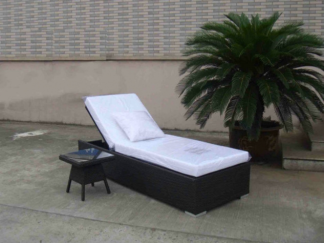 3061 PE rattan lounger