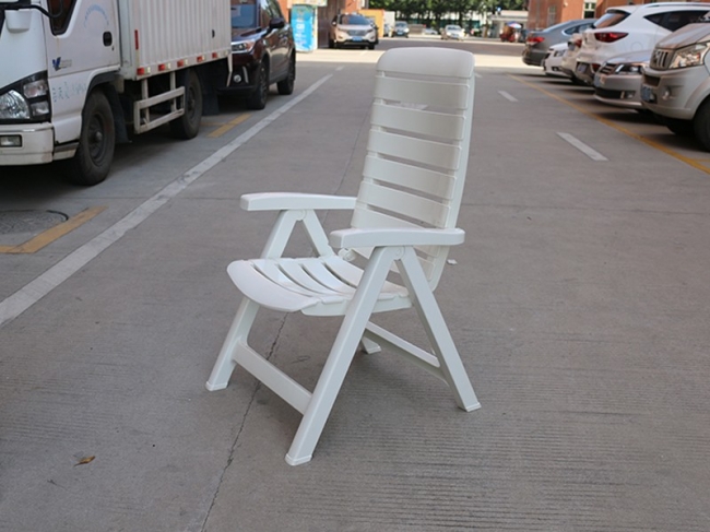 1038C plastic folding lounger